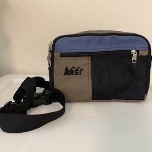 REI Large Hiking‎ Sling Crossbody Travel Fanny Pack Convertable Waistpack Blue
